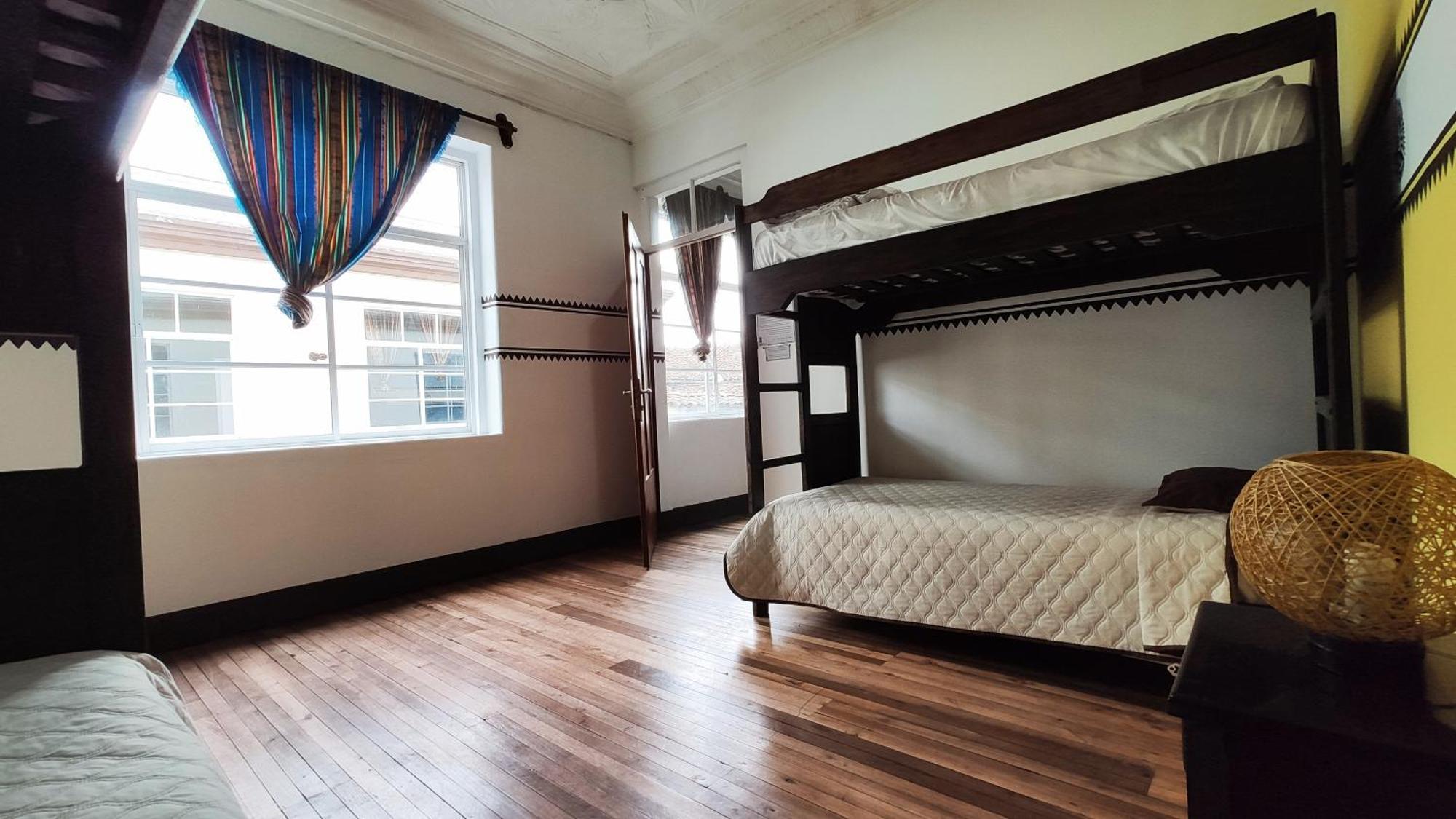 Hostal Yakumama Cuenca Værelse billede